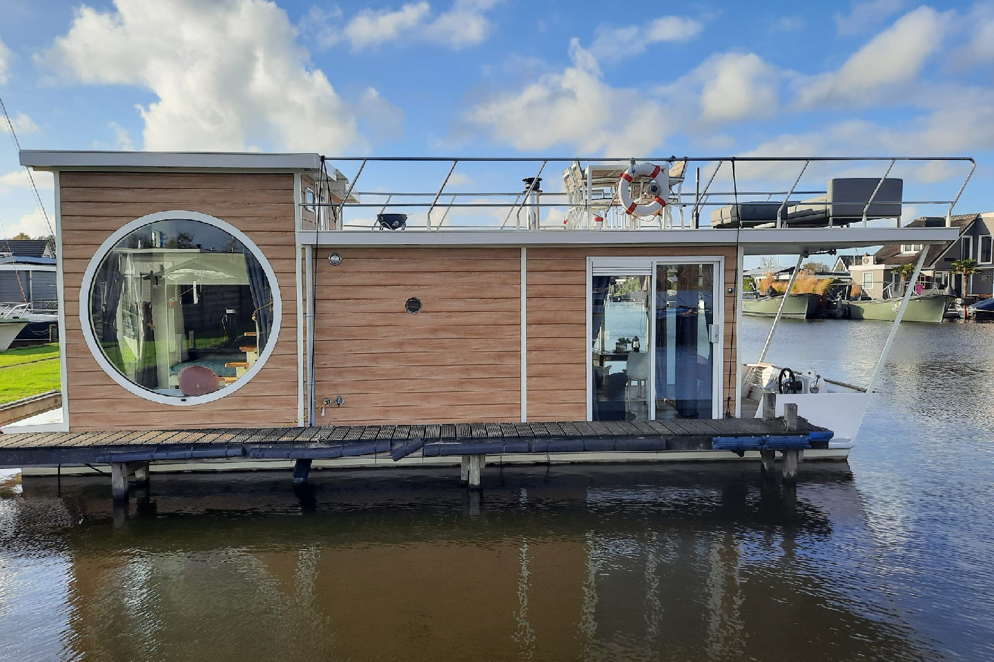 Logo van Luxe Houseboat