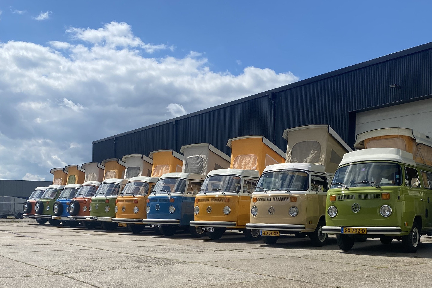 Logo van Dreambus Huur een Volkswagen T1 of T2